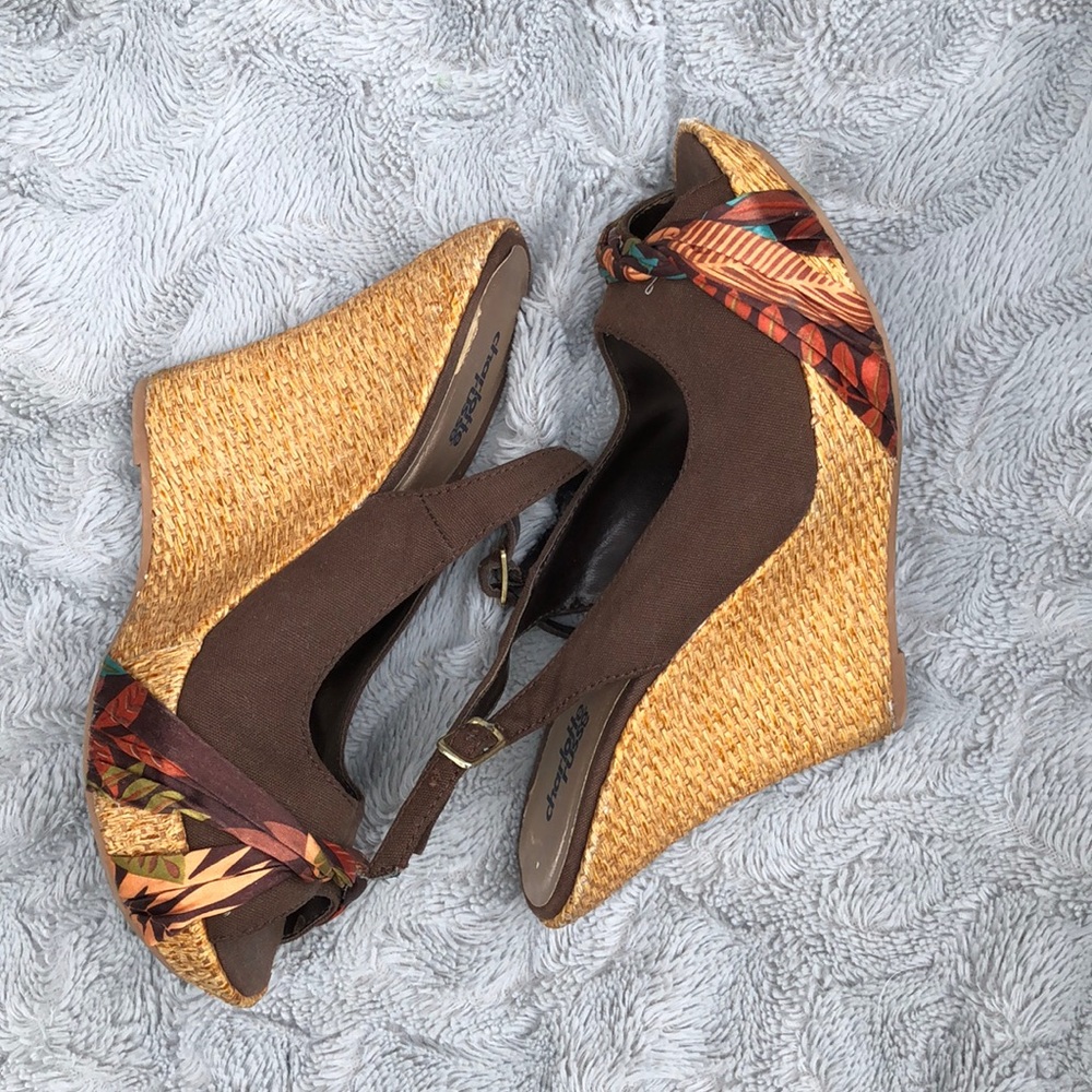Brown with detail wedge